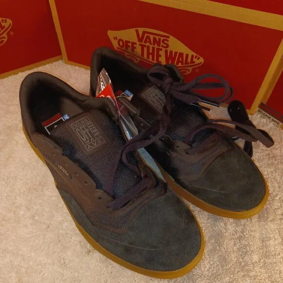 Vans Men's 6.5/Women's 8 AVE Pro Black/Gum (with extra laces) VN0A5HENB9M